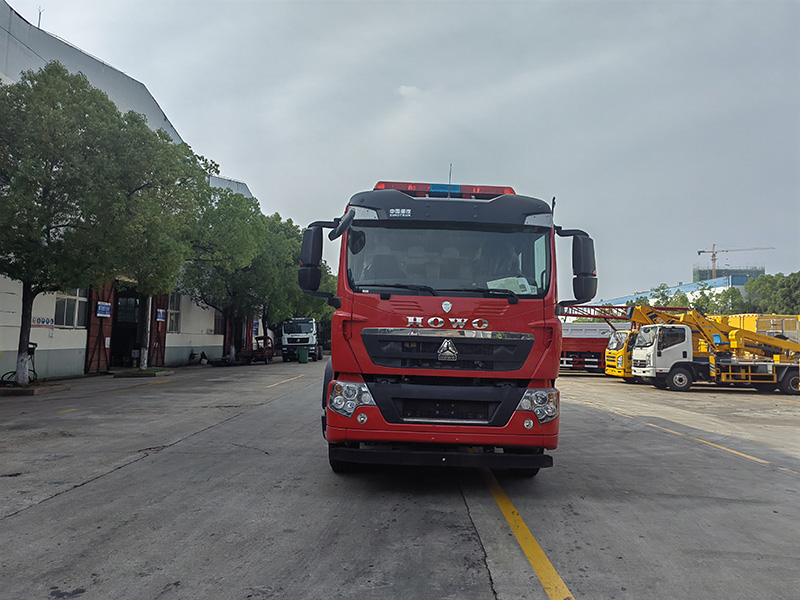 国六-重汽豪沃8吨泡沫消防车